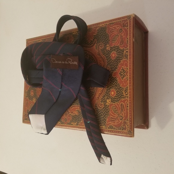 Vintage Oscar de la Renta Tie - Picture 2 of 3